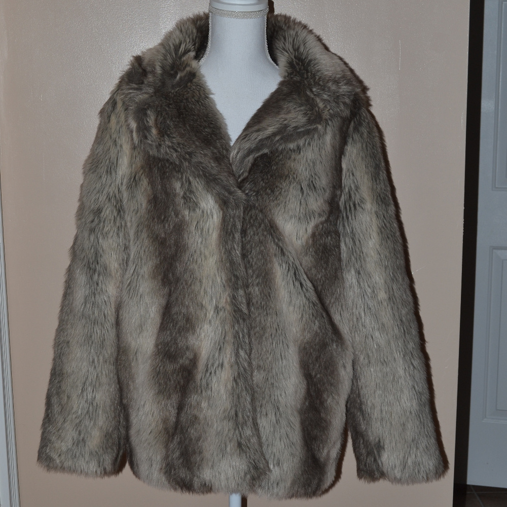 Forever 21 Faux Fur Jacket / Coat Size Large